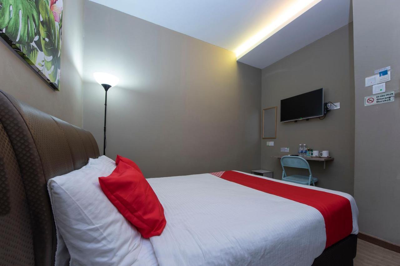 Oyo 90231 Hotel By The Park Plt Johor Bahru Dış mekan fotoğraf