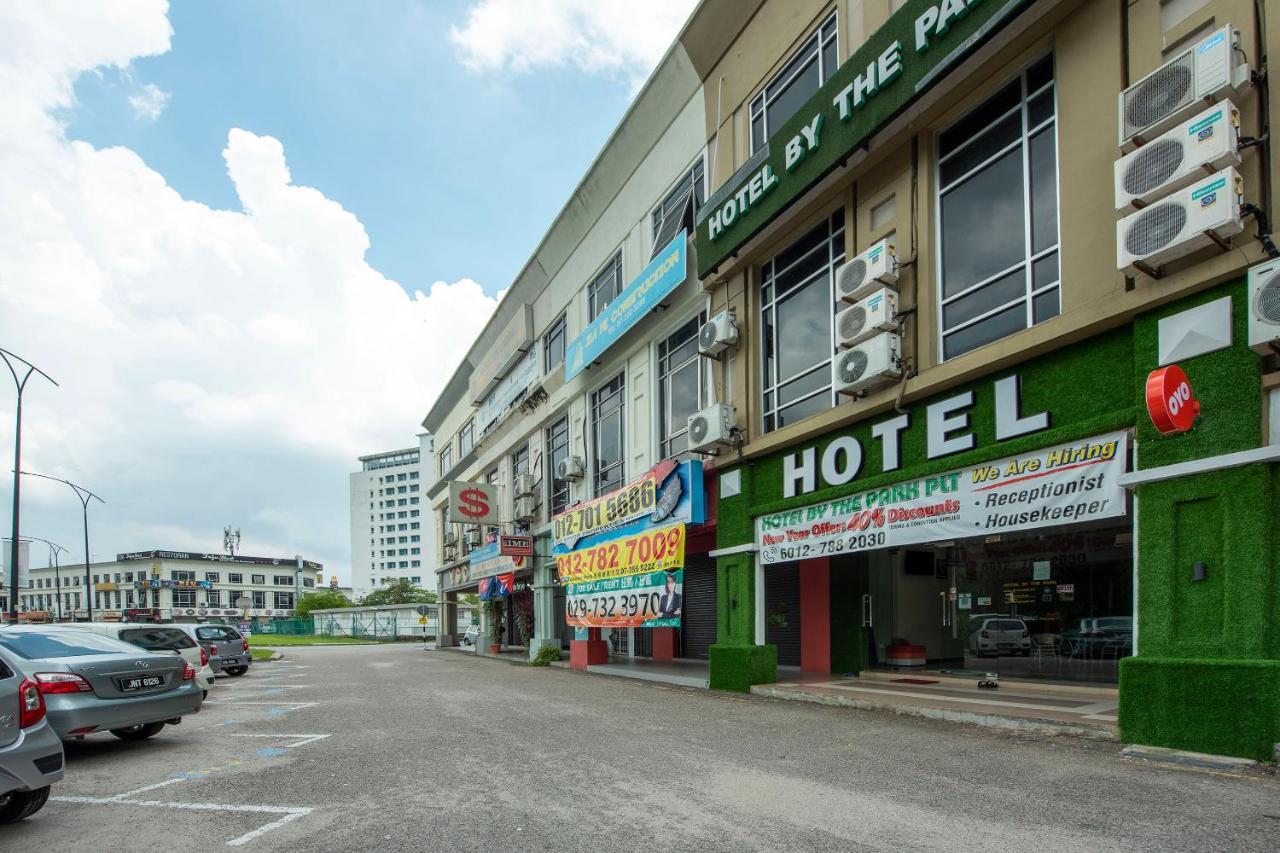 Oyo 90231 Hotel By The Park Plt Johor Bahru Dış mekan fotoğraf